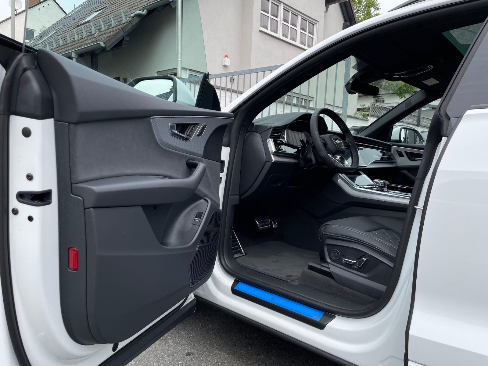 Fahrzeugabbildung Audi Q8 50 TDI Facelift |SLine|HUD|Softclose|23"|B&O|