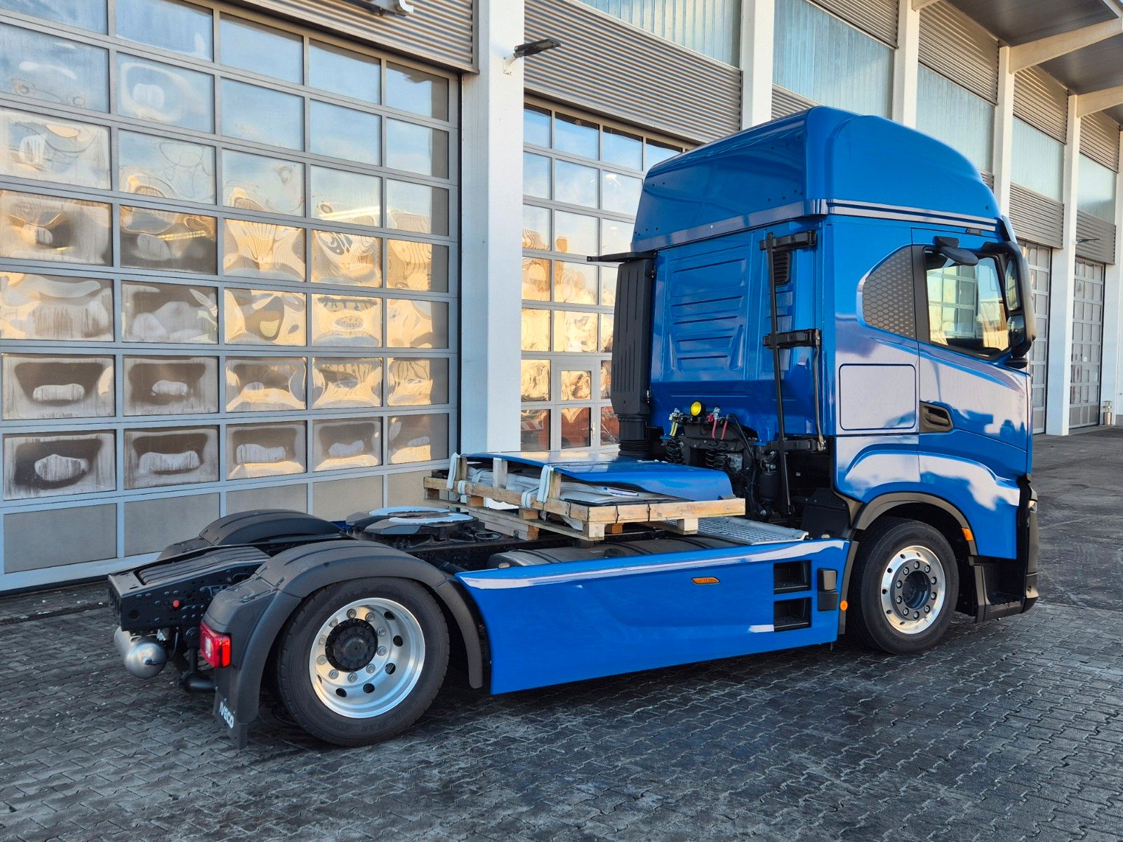 Fahrzeugabbildung Iveco AS440S50T/FP LT, Intarder, Alu-Felgen