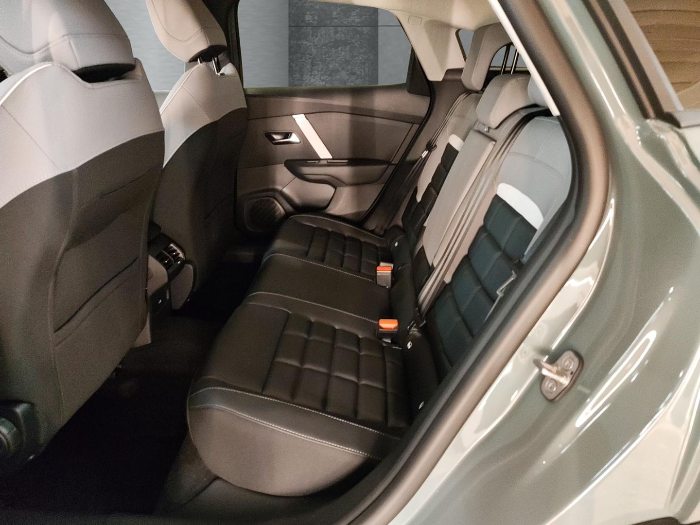 Citroën C4 MAX Hybrid AT Techno-Paket Dach schwarz Winte