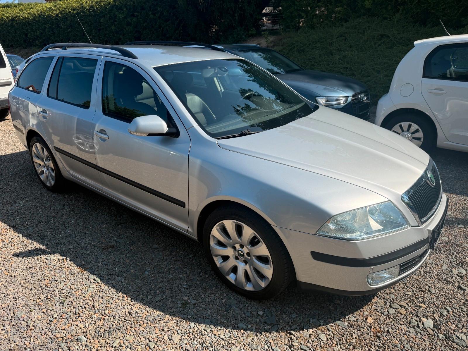 Skoda Octavia Combi mit Leder, Navi und AHZV