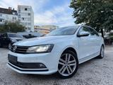 Volkswagen Jetta VI 2.0TDI BMT/DSG/NAVI/XENON/R-CAM/SHZ/EU6 - Volkswagen Jetta mit Diesel-Antrieb