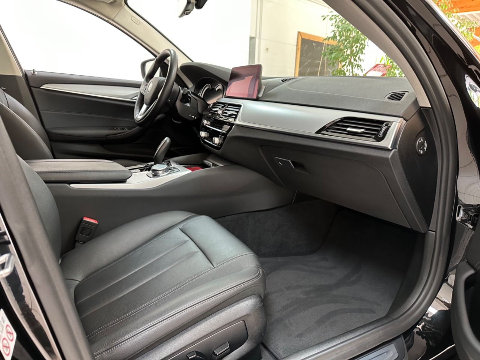Fahrzeugabbildung BMW 520 d Touring *Leder, AHK*