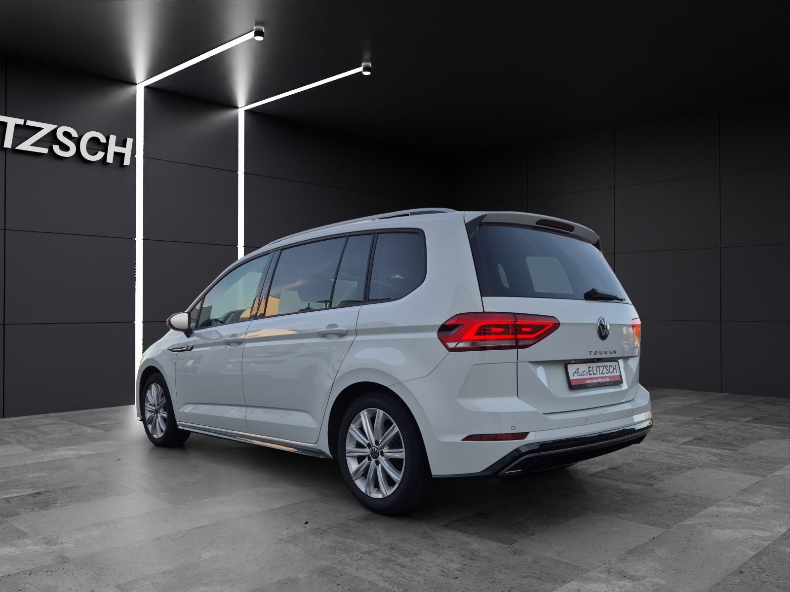 Fahrzeugabbildung Volkswagen Touran TSI Comfortline DSG R-Line LED Navi AID A