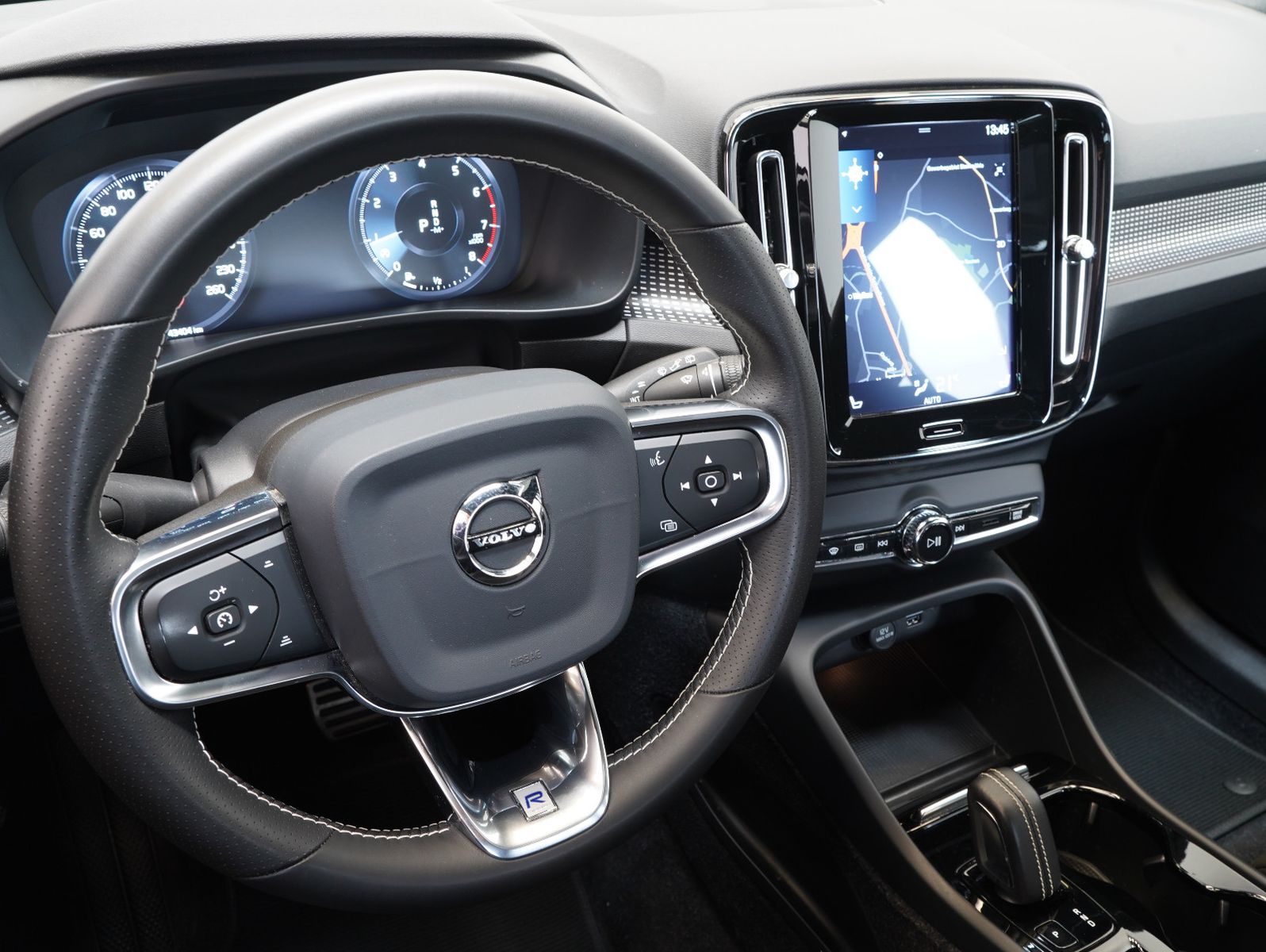 Fahrzeugabbildung Volvo XC40 T3 R Design LED/NAV/KAMERA/PANO