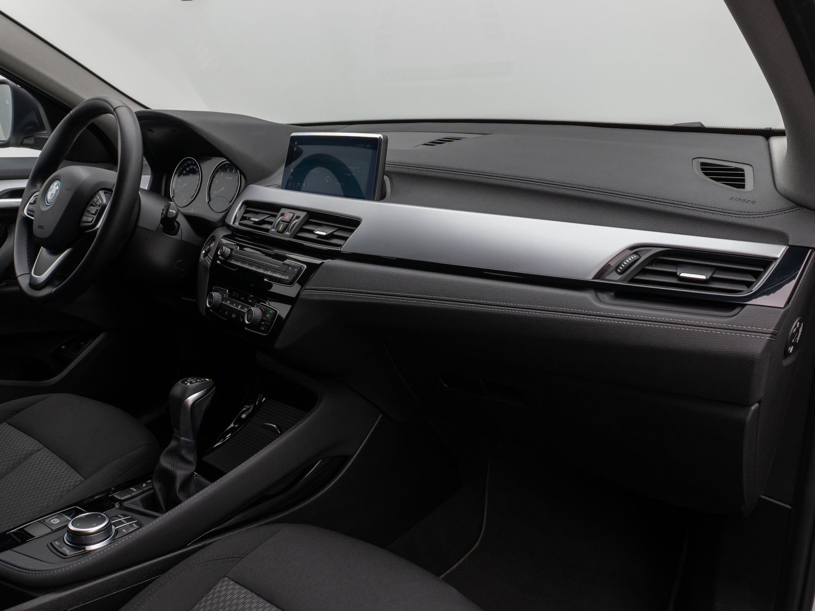 Fahrzeugabbildung BMW X2 xD25e DAB Navi Parkassist Geschwindigkeitsreg