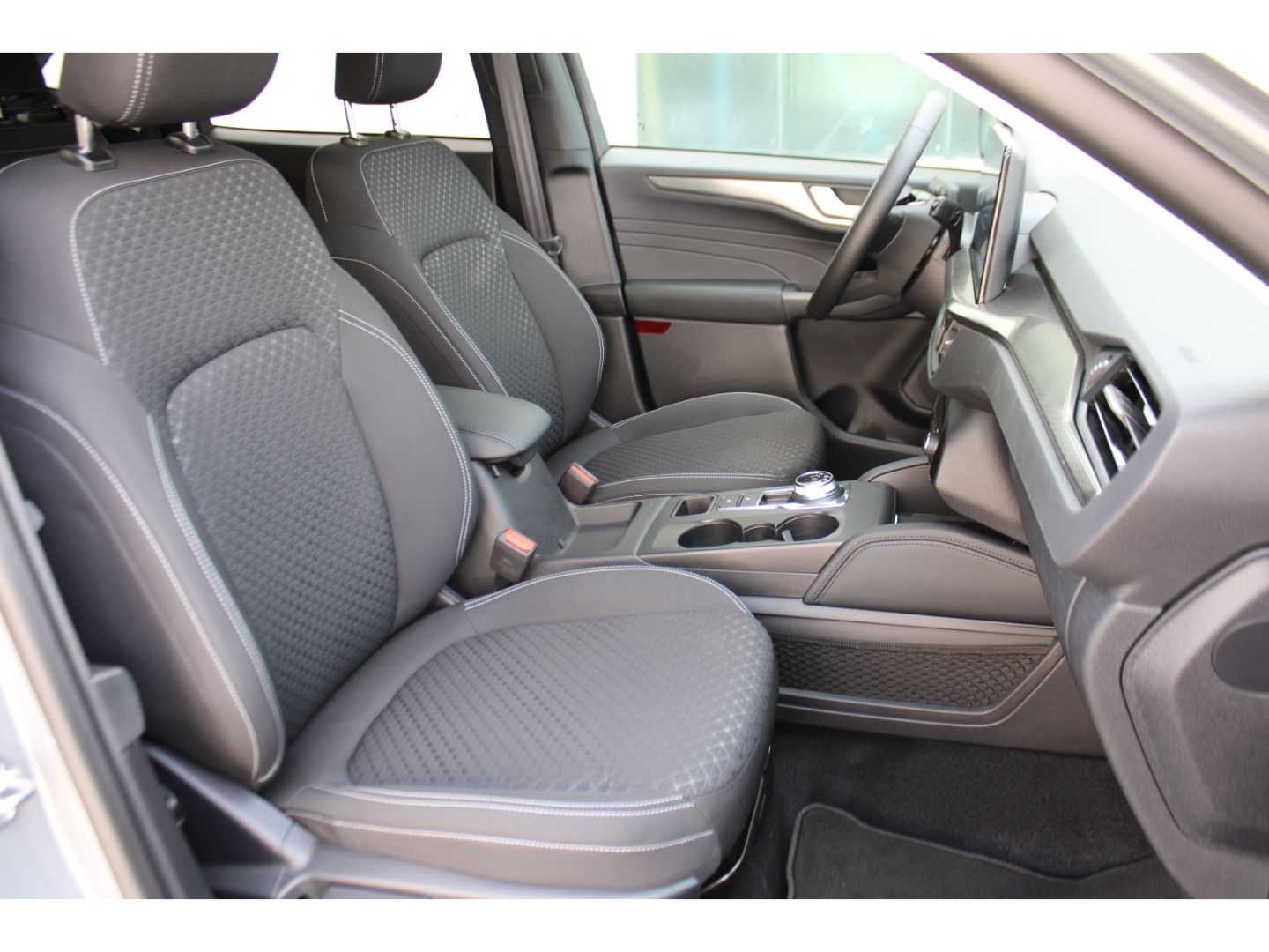 FORD Kuga 1,5 EcoBoost Titanium ACC LED 360 Gr. Navi - Image 11