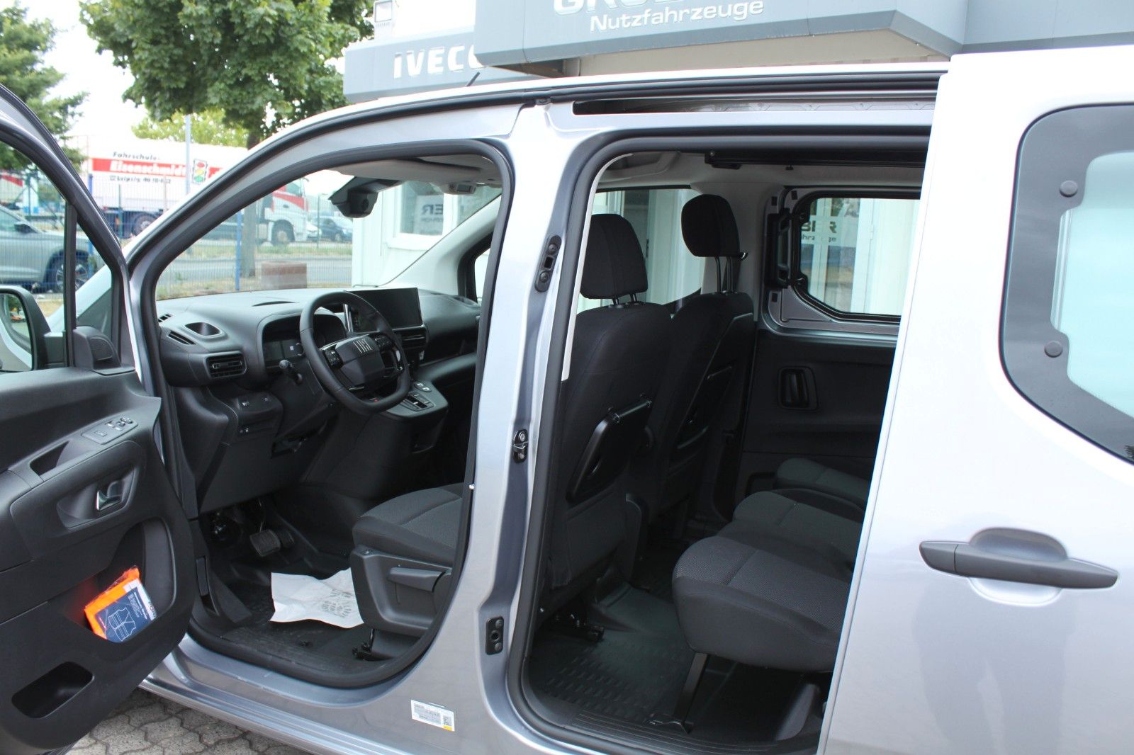 Fahrzeugabbildung Fiat serie 3 Doblò L2 Multicab 1.5 BlueHDi 131PS