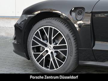 صورة 9 لـ 2025 Porsche TAYCAN
