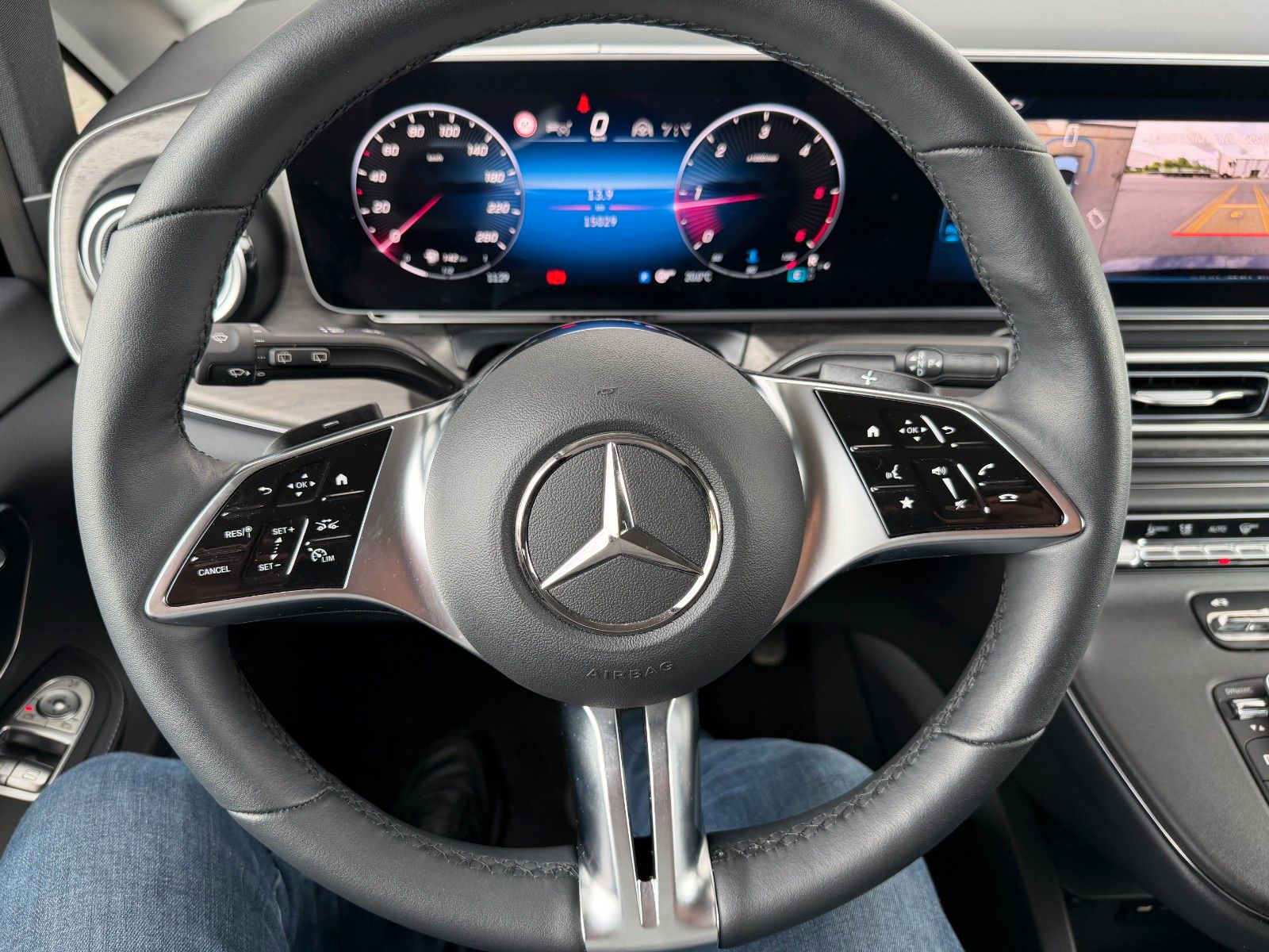 Fahrzeugabbildung Mercedes-Benz V 300 d AVA Extral DISTRONIC Standheiz 360Kamera