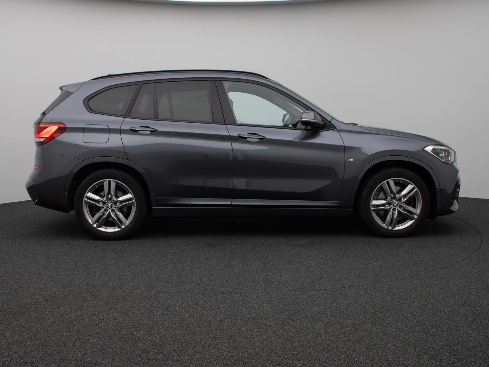 Fahrzeugabbildung BMW X1 xD25e M Sport Panorama Kamera HUD DAB HiFi