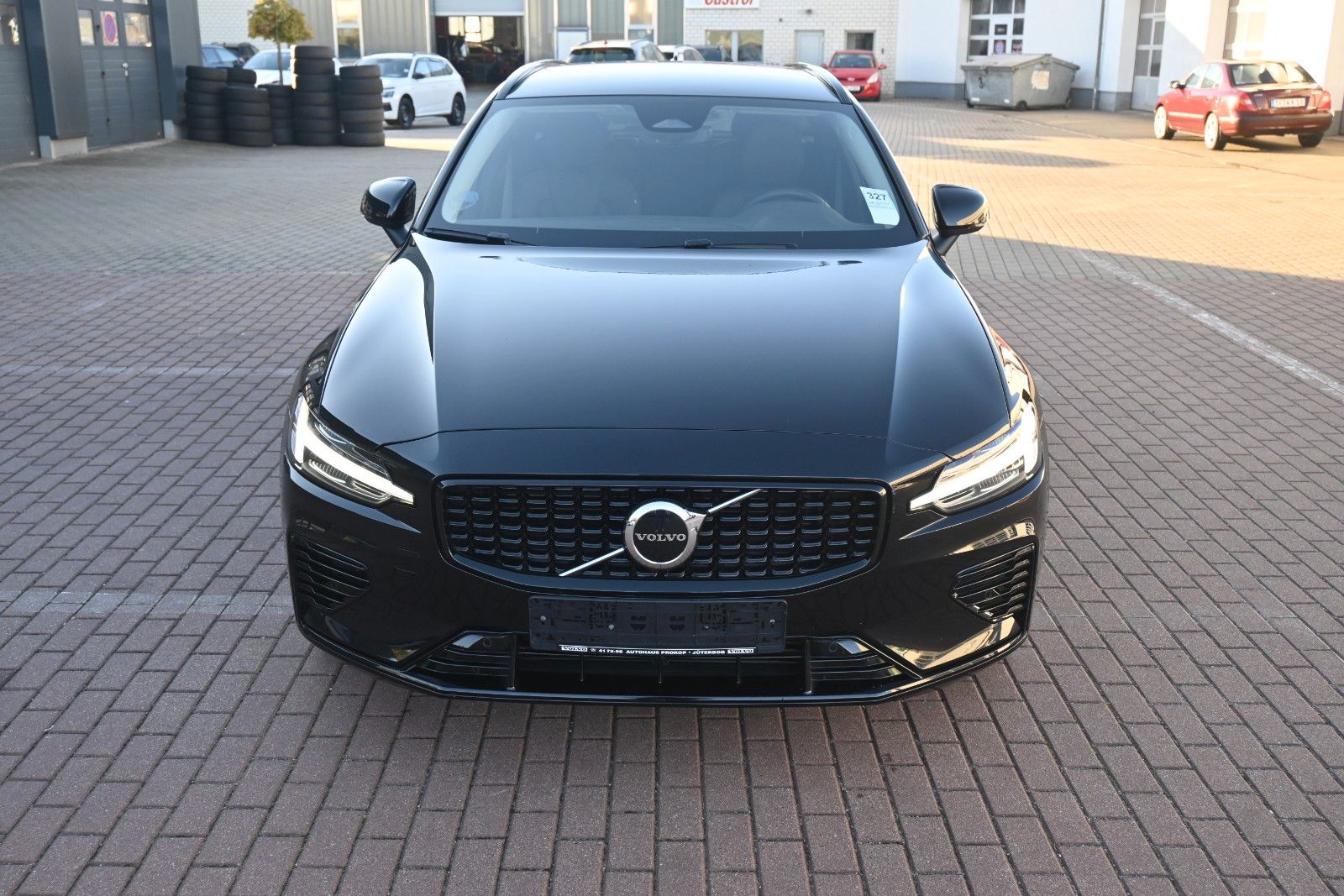 Fahrzeugabbildung Volvo V60 T6 Plus Dark AWD*AHK*LHZG*Leder*