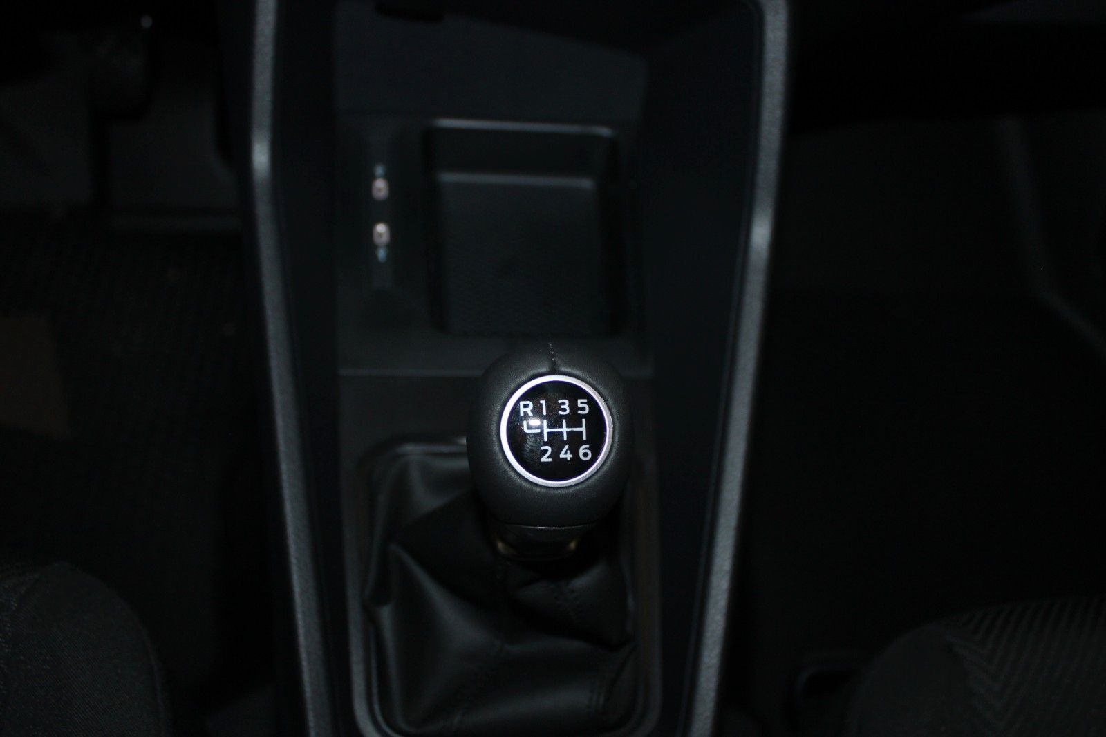 Fahrzeugabbildung Ford Transit Connect TREND L1 AHK NAVI IACC uvm.