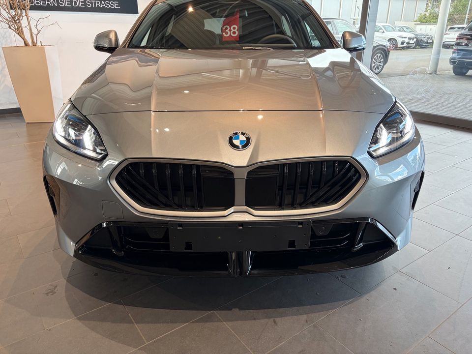 BMW 118d Steptronic M Sportpaket Klimaaut. imagem 3