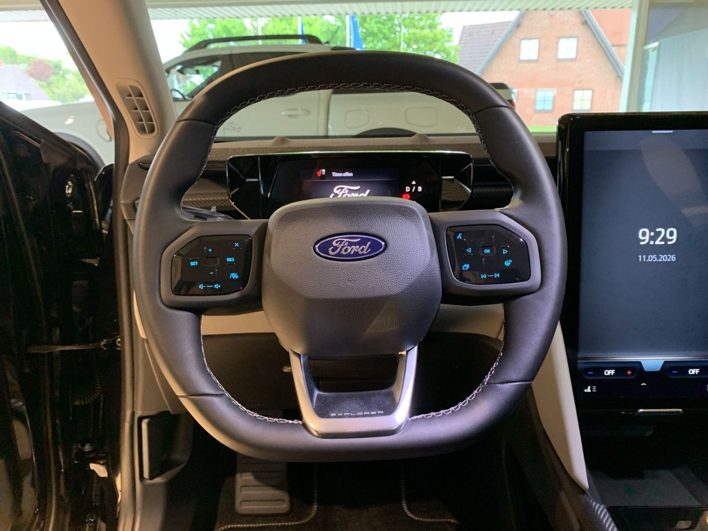 Fahrzeugabbildung Ford Explorer Premium RWD 52 kWh, Wärmepumpe, Matrix