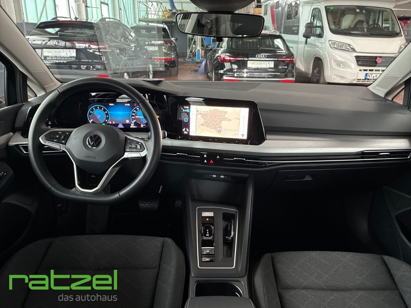 Fahrzeugabbildung Volkswagen Golf Variant VIII 1.0 eTSI Life Navi Digitales C