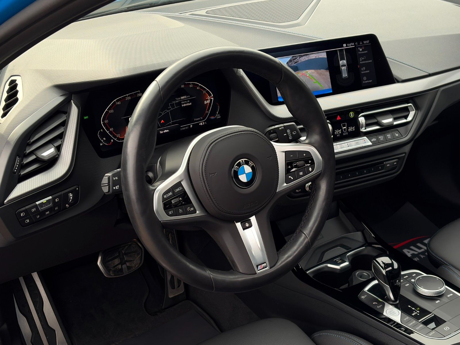 Fahrzeugabbildung BMW 118i M Sport Leder PANO TEMP CAM LED HiFi