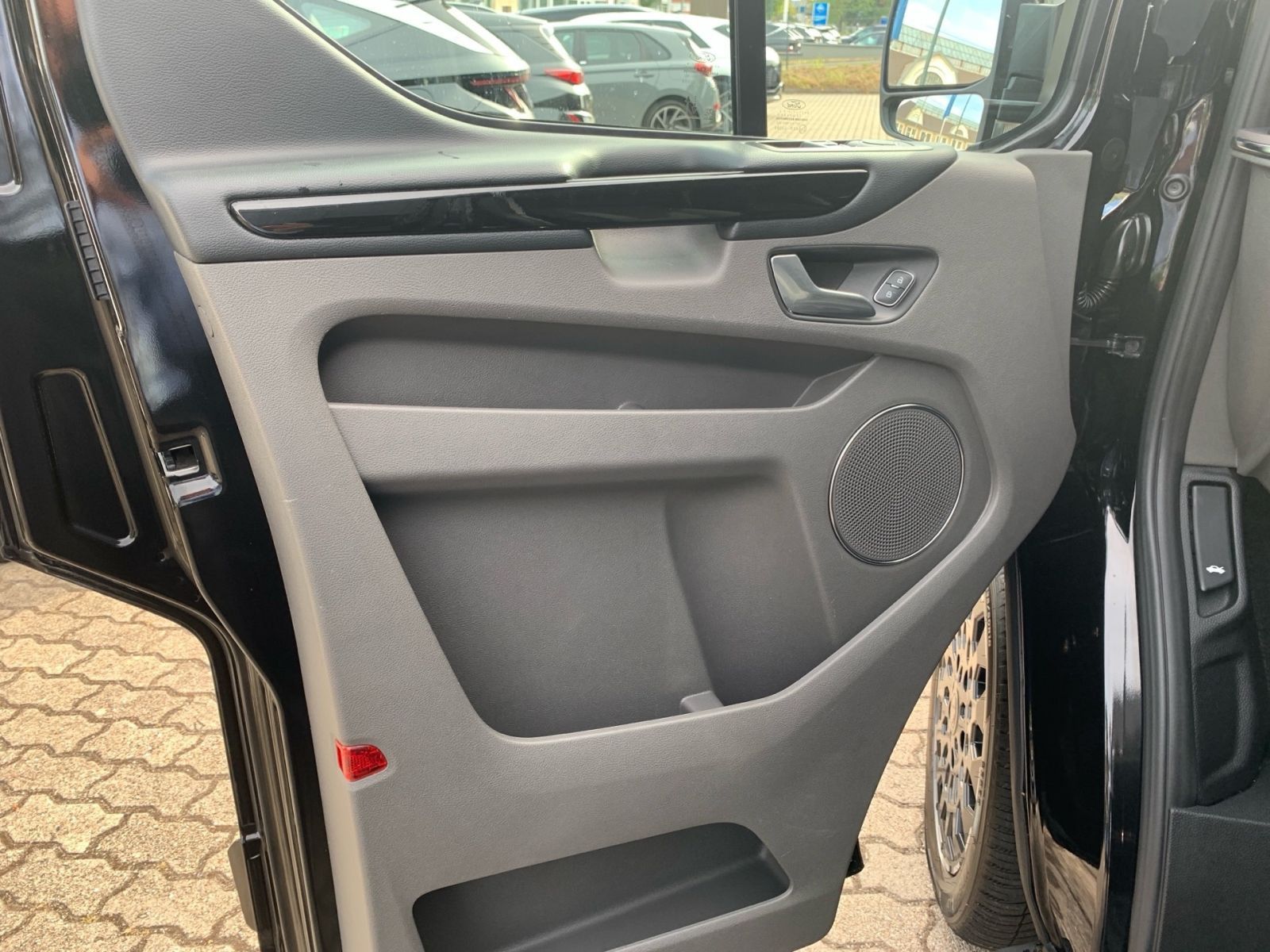 Fahrzeugabbildung Ford Tourneo Custom 2.0 TDCi 185PS Titanium Camper +