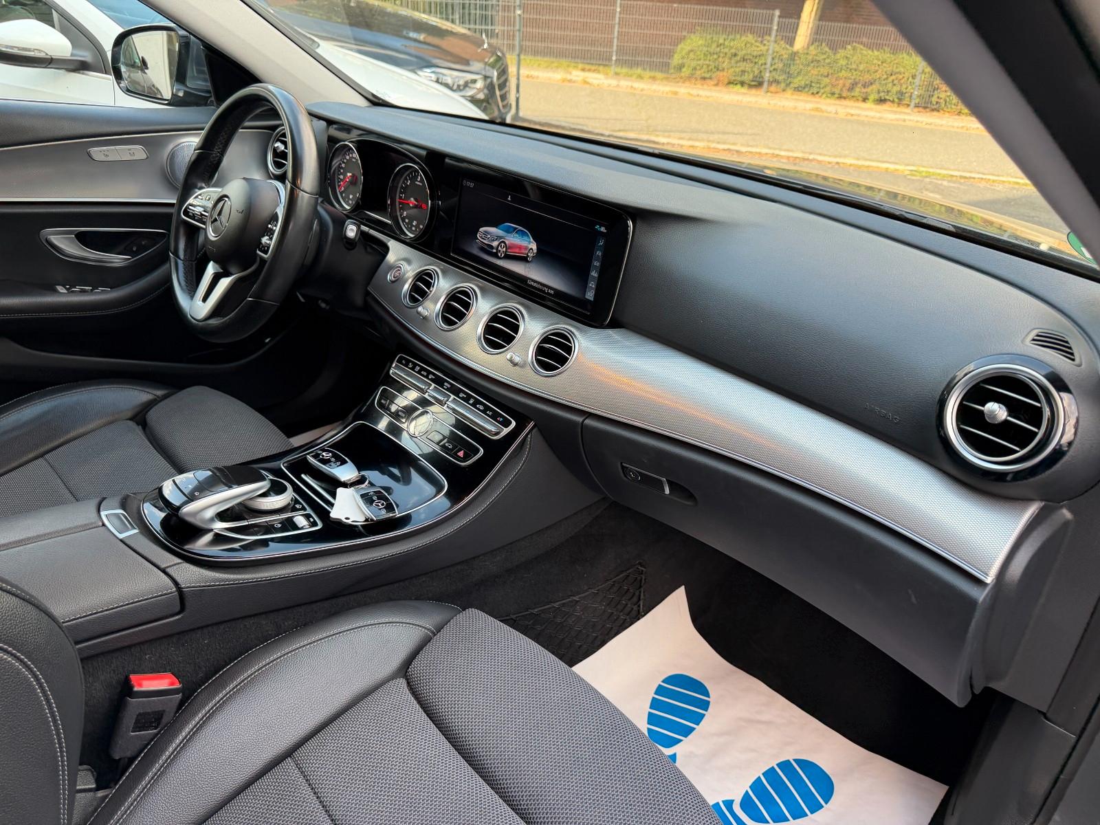 Mercedes-Benz E 220d Avantgarde AMBIENTE/LED/KAMERA/TOTWINKEL