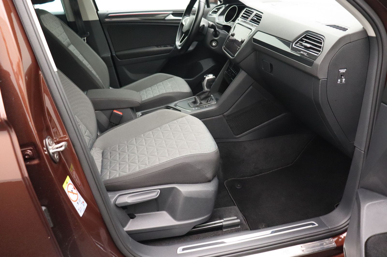 Fahrzeugabbildung Volkswagen Tiguan 1.5 DSG Life ACC LED Apple CarPlay