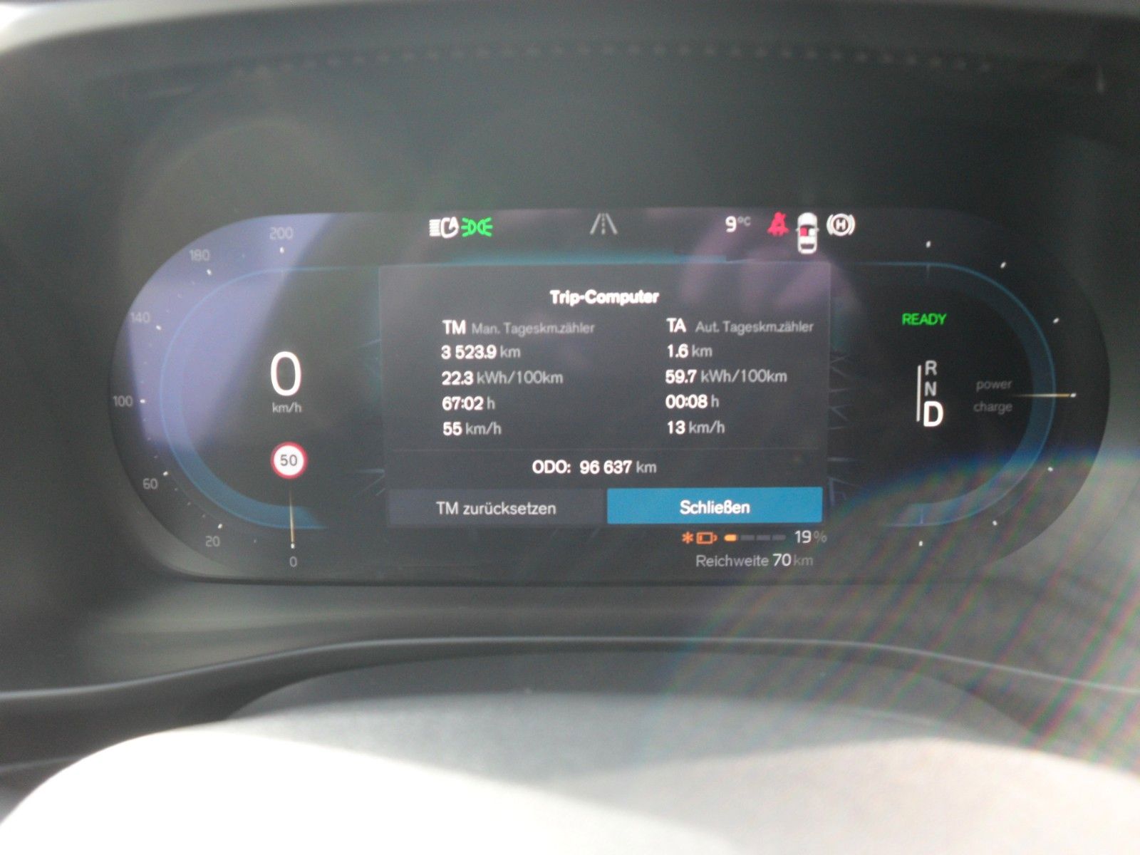 Fahrzeugabbildung Volvo C40 Core Recharge Pure Electric 2WD