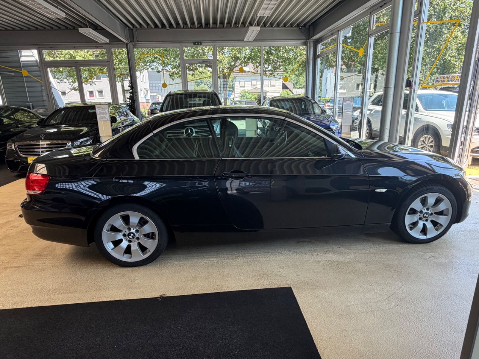 Fahrzeugabbildung BMW 320 3 Cabrio 320i