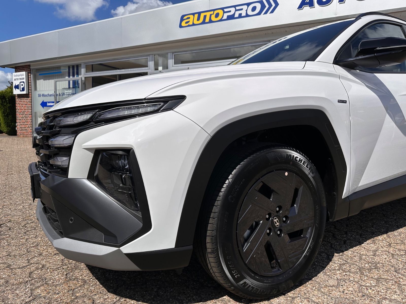 Fahrzeugabbildung Hyundai TUCSON Black-Line Hybrid 1.6 T-GDi DCT SHZG/RFK