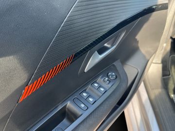 Peugeot 208 Active PT 100 Carplay+SHZ+RFK+PDC+LED