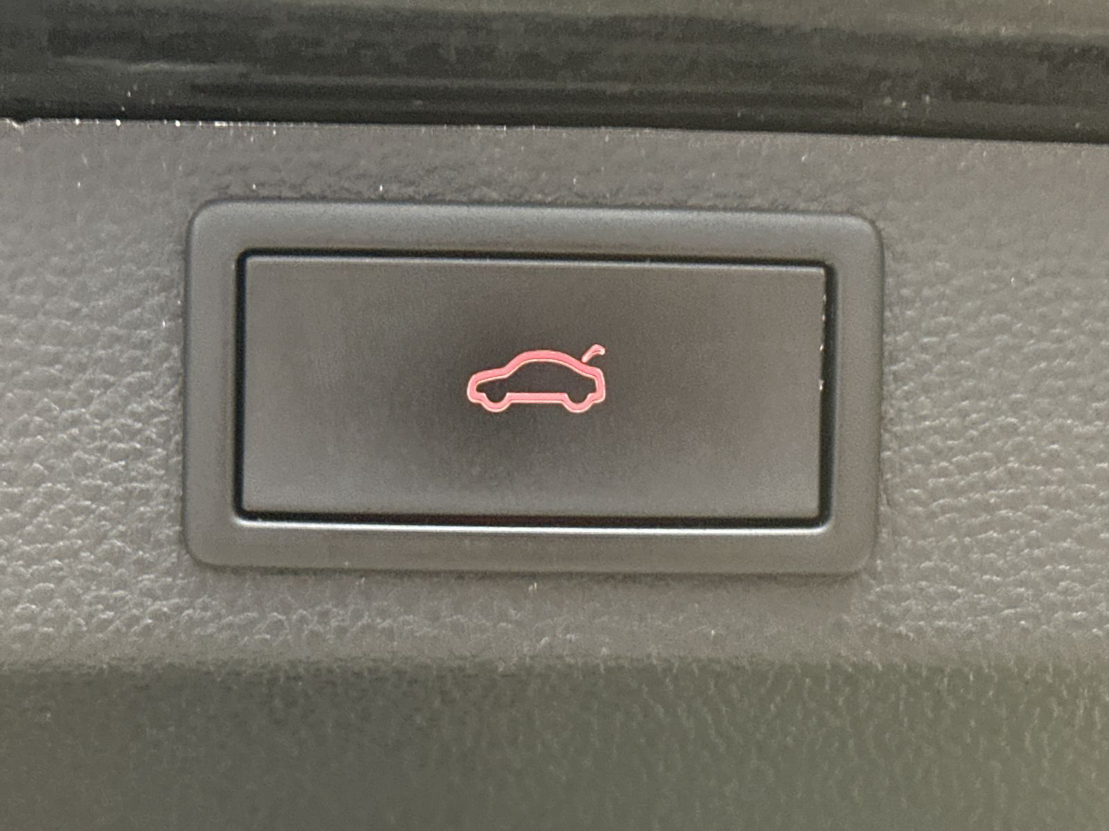 Fahrzeugabbildung SKODA Karoq 1.5 TSI DSG Clever NAV+LED+18ZO+CARPLAY+PP