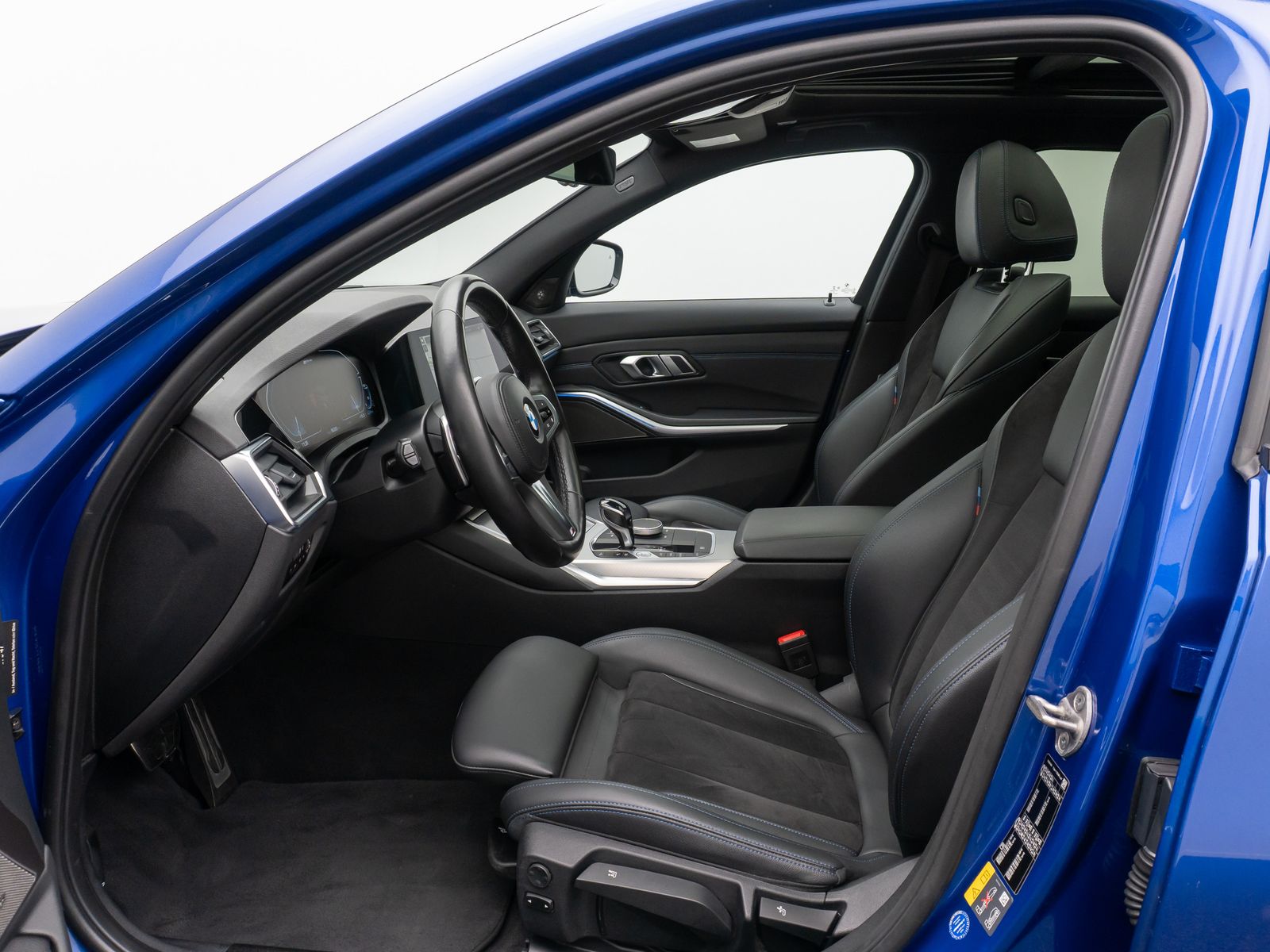 Fahrzeugabbildung BMW 330e xD M Sport Kamera DAB Laser HUD Panoram 19"