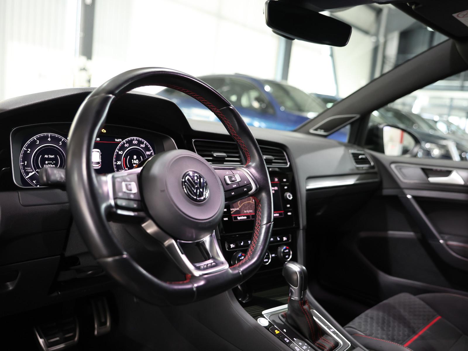 Volkswagen Golf GTI VII 2.0 TSI DSG PERFORMANCE / LED,LEDER