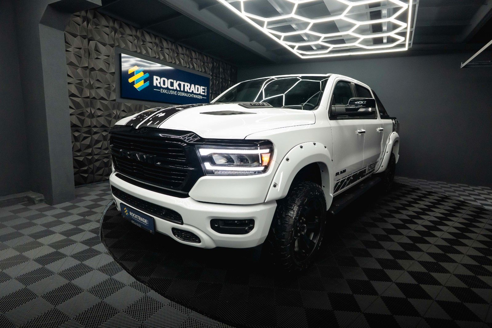 Fahrzeugabbildung Dodge RAM 5.7 V8 HEMI 4x4 OFFROAD Night-Paket *GEN 5*