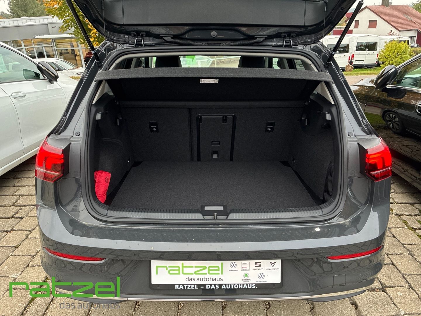 Fahrzeugabbildung Volkswagen Golf GOAL 1.5 eTSI DSG Allwetter+PDC+SHZ+LED