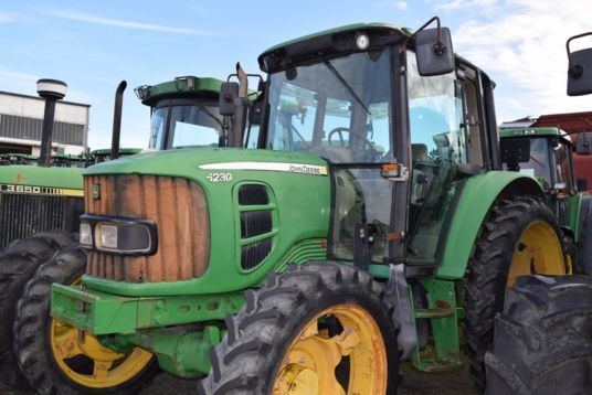 John Deere 6230