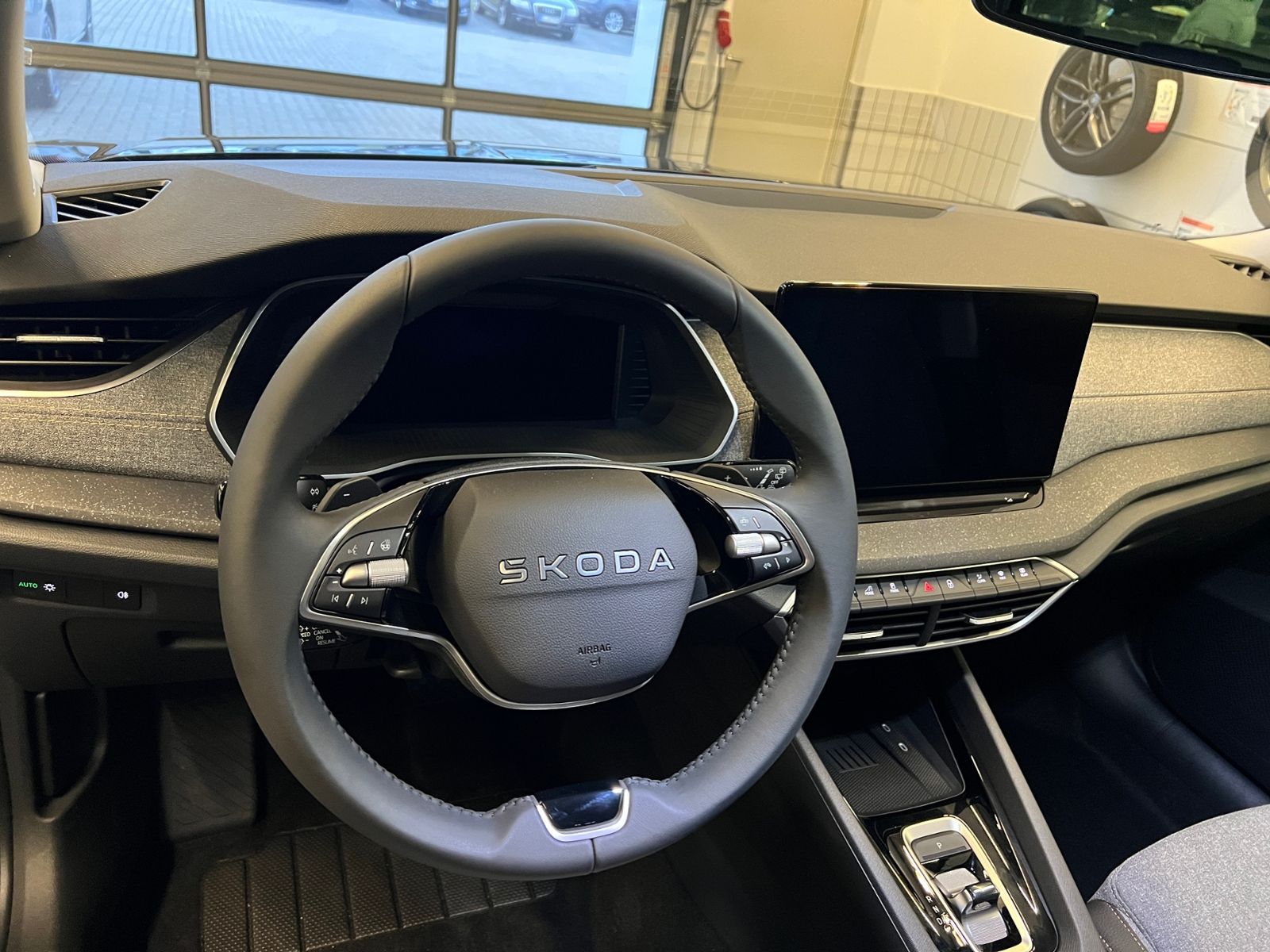 Fahrzeugabbildung SKODA Octavia Combi TOUR 2.0 TDI DSG *AHK, Travel Assi