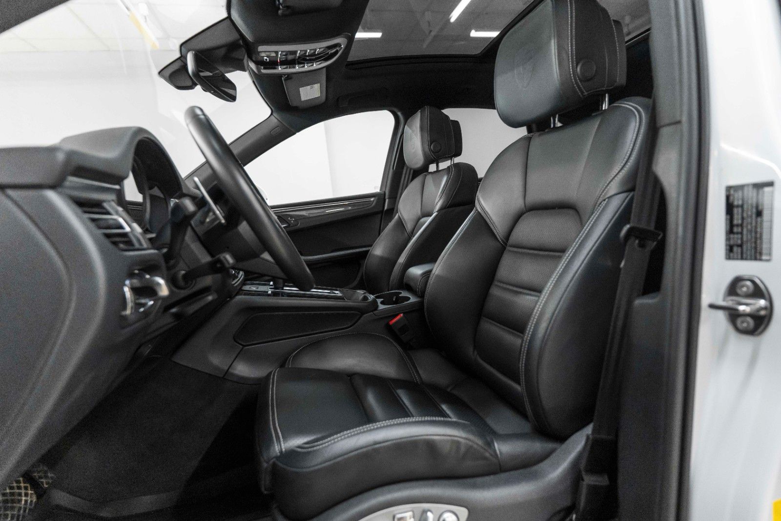 Fahrzeugabbildung Porsche Macan 2.0L ACC BOSE PANO PDLS KAM LED CARPLAY