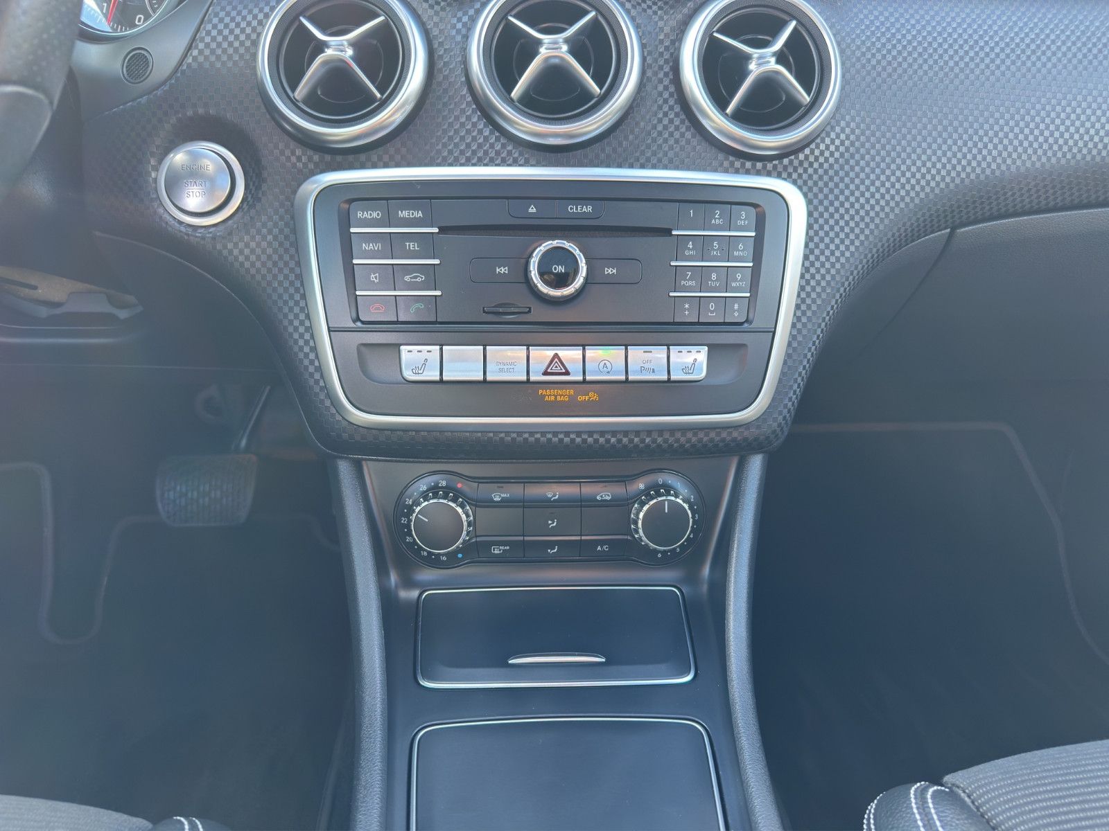 Fahrzeugabbildung Mercedes-Benz A 250*LED*Panorama*Navi*Cam*PDC*Sport*