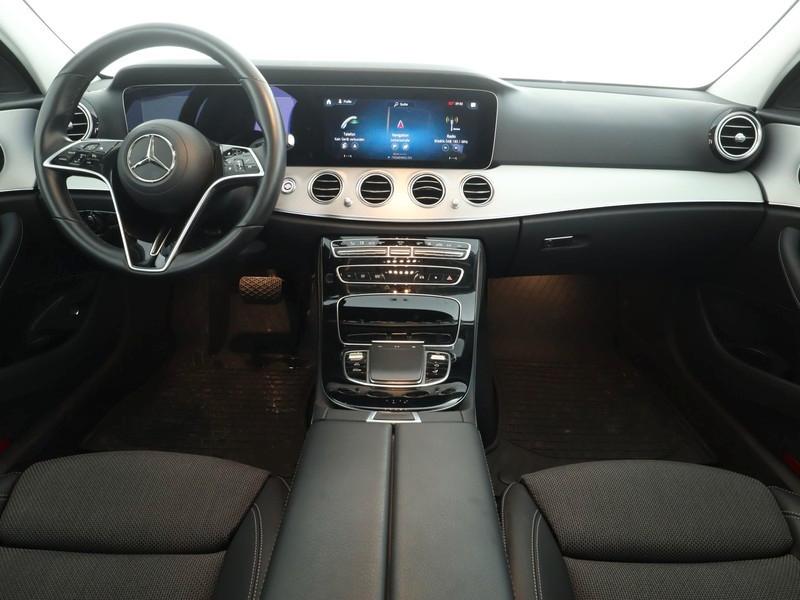 Mercedes-Benz E 300 T de AHK / Kamera /SHZ / el. Hecklappe