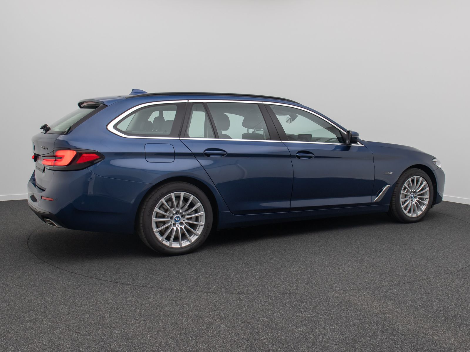 Fahrzeugabbildung BMW 520e Alarm DAB Kamera Cockpit Sport Leder 18Zoll