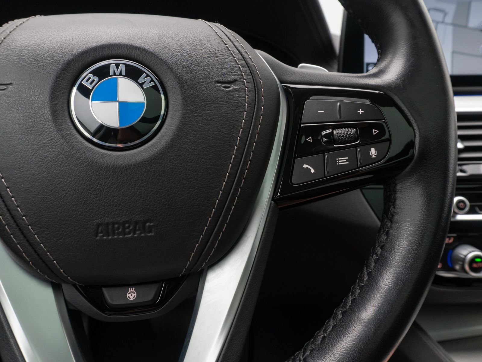 Fahrzeugabbildung BMW 540i xD Luxury Line ACC DispKey DAB Panorama HUD