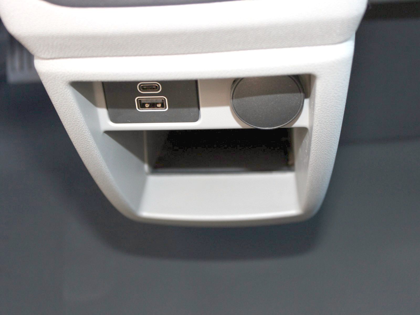 Fahrzeugabbildung Ford Transit Custom 320 L1 FWD Trend