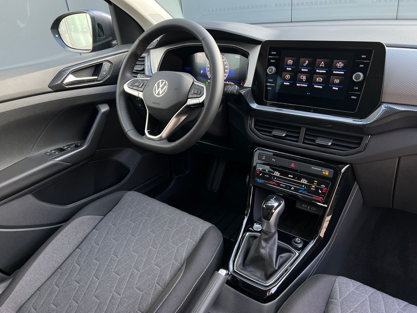 Fahrzeugabbildung Volkswagen T-Cross Life 1.0 TSI DSG *IQ.Light, Climatronic,