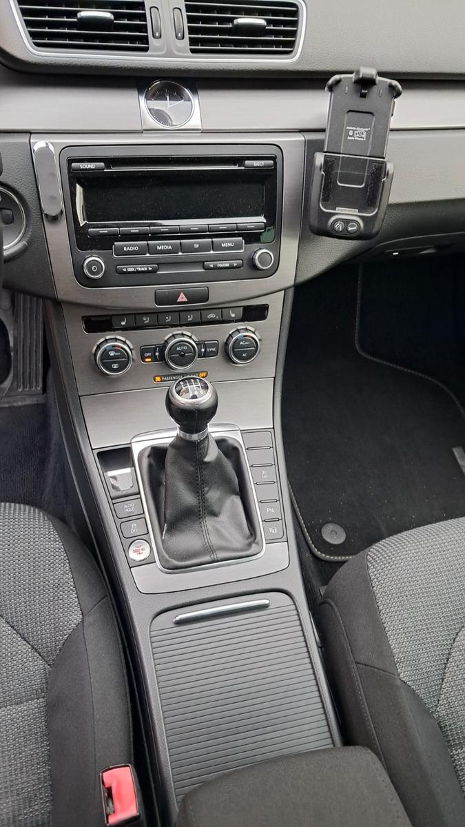 Volkswagen Passat 2012 — rear view