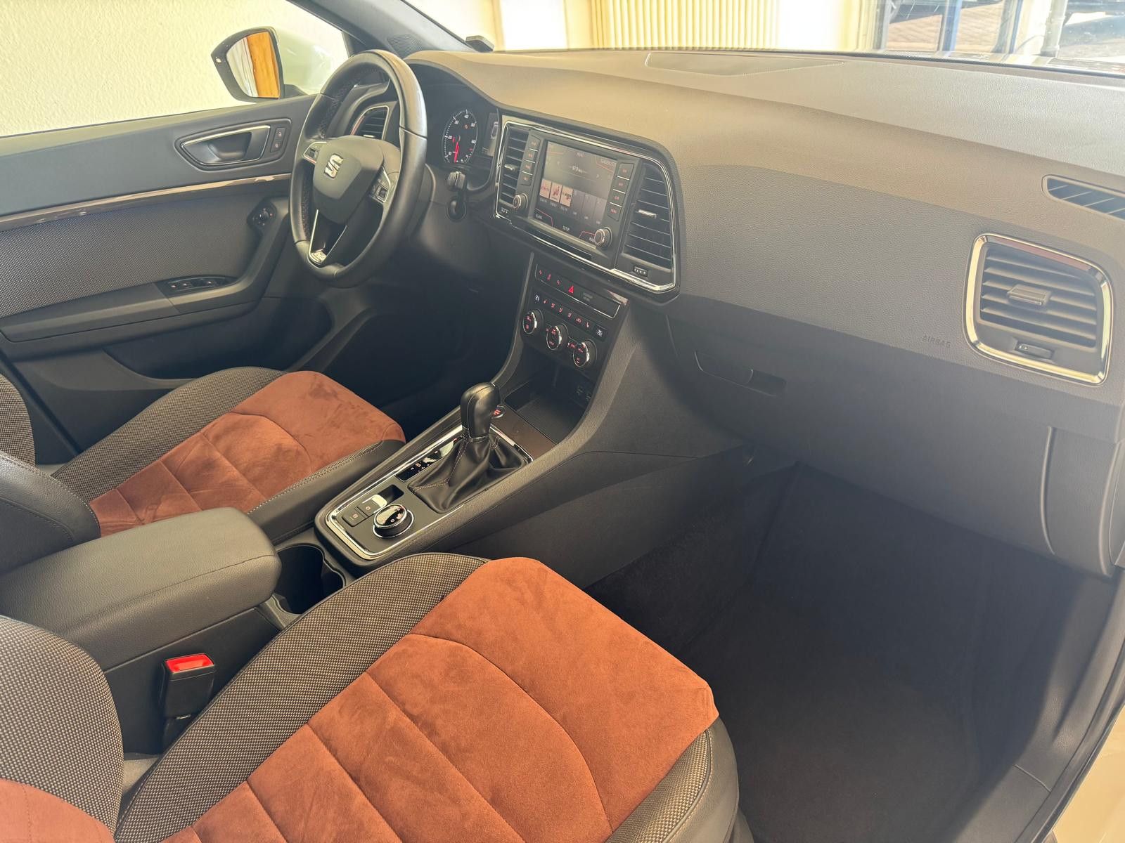 Fahrzeugabbildung SEAT Ateca Xcellence 4Drive/NAVI/KLIMA/LED