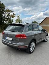 Volkswagen Touareg 3.0 V6 TDI Pano ACC AHK 8fach - VW Touareg von privat