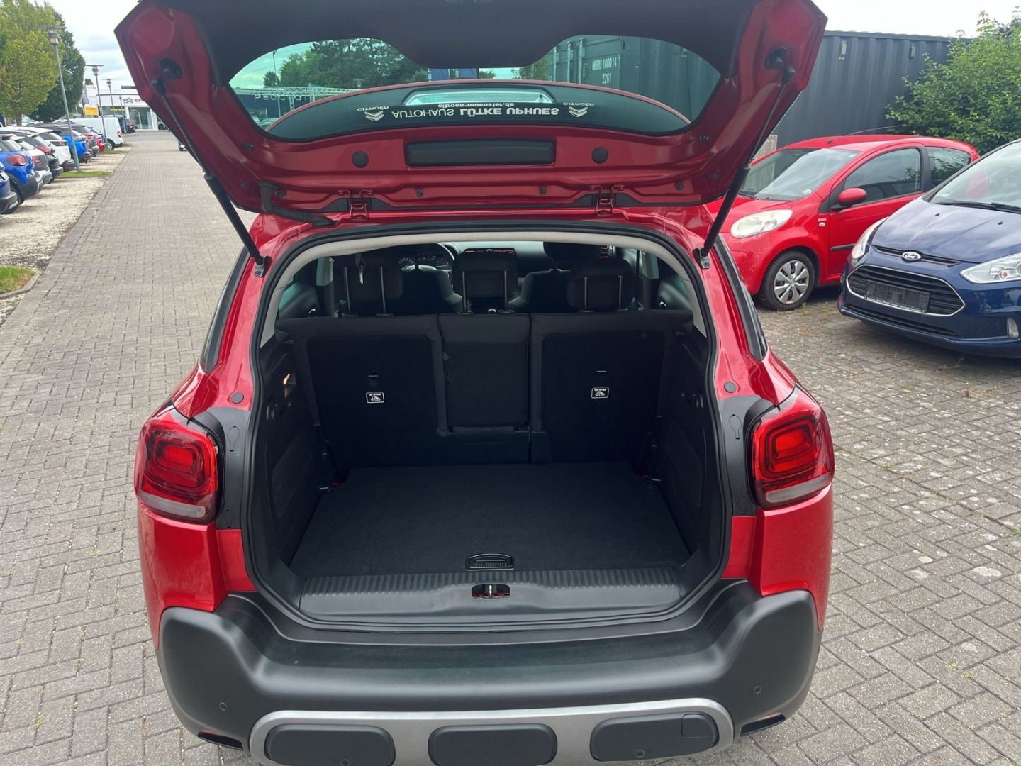 Fahrzeugabbildung Citroën C3 Aircross 1.2 PureTech 110 Shine Navi CarPlay