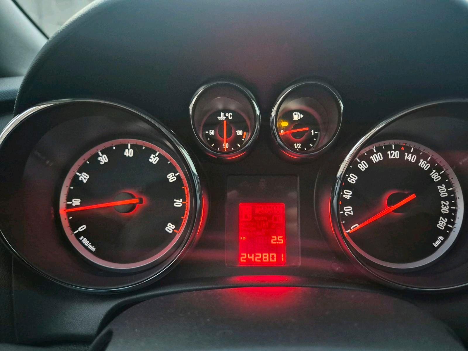 Opel Astra 2013 — photo 10
