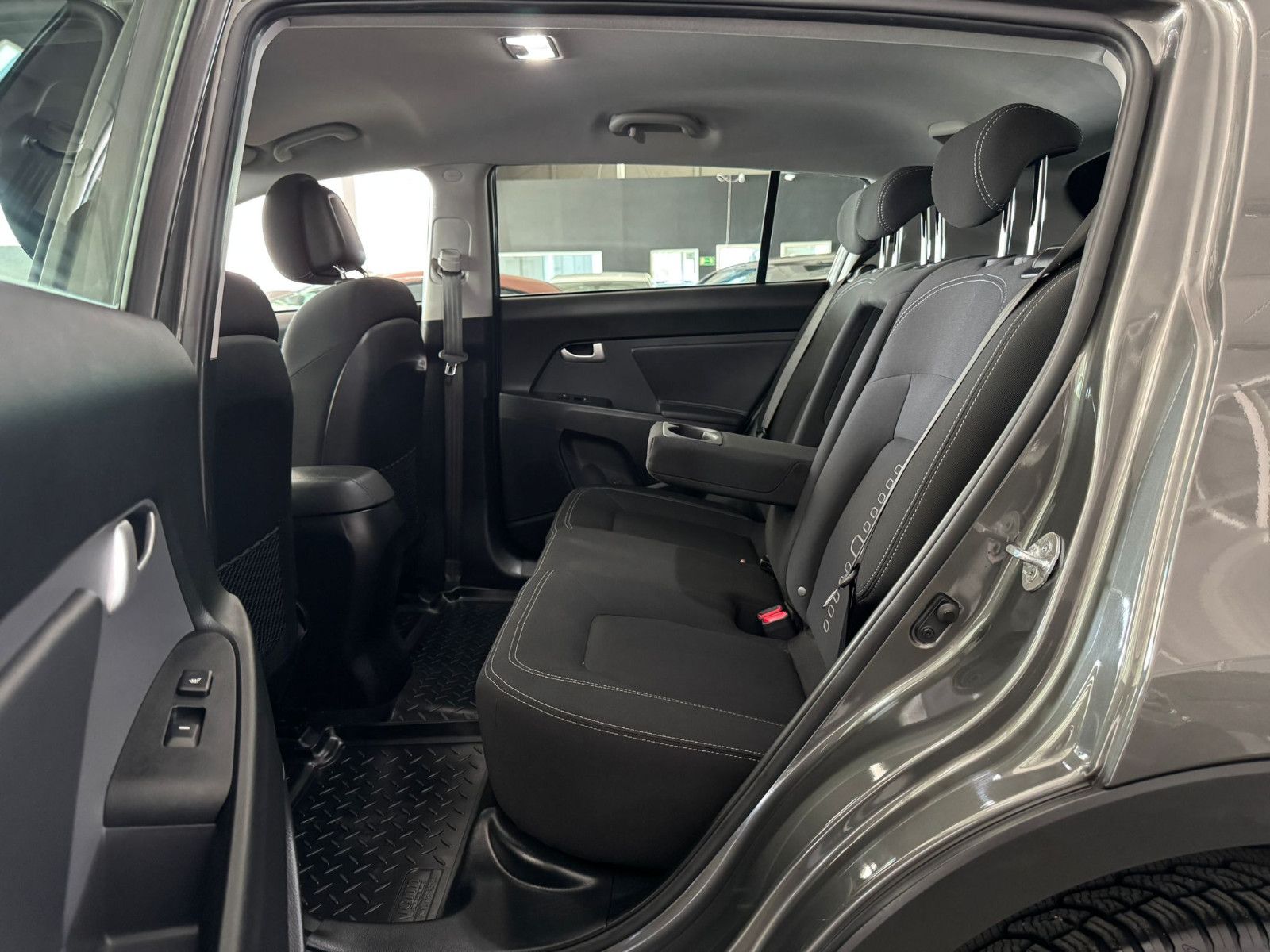 Kia Sportage 2.0 VISION 4WD AUTOMATIK UNFALLFREI 1H