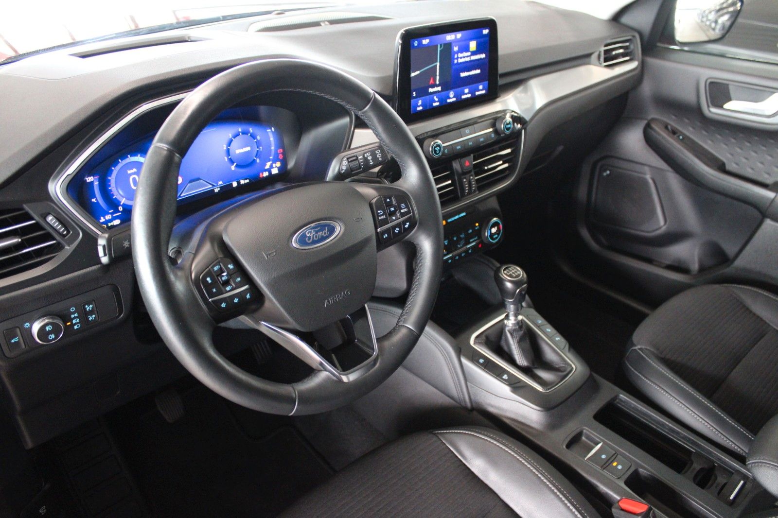 Fahrzeugabbildung Ford Kuga Titanium X LED AHK B&O ACC HUD CAM WinterP.