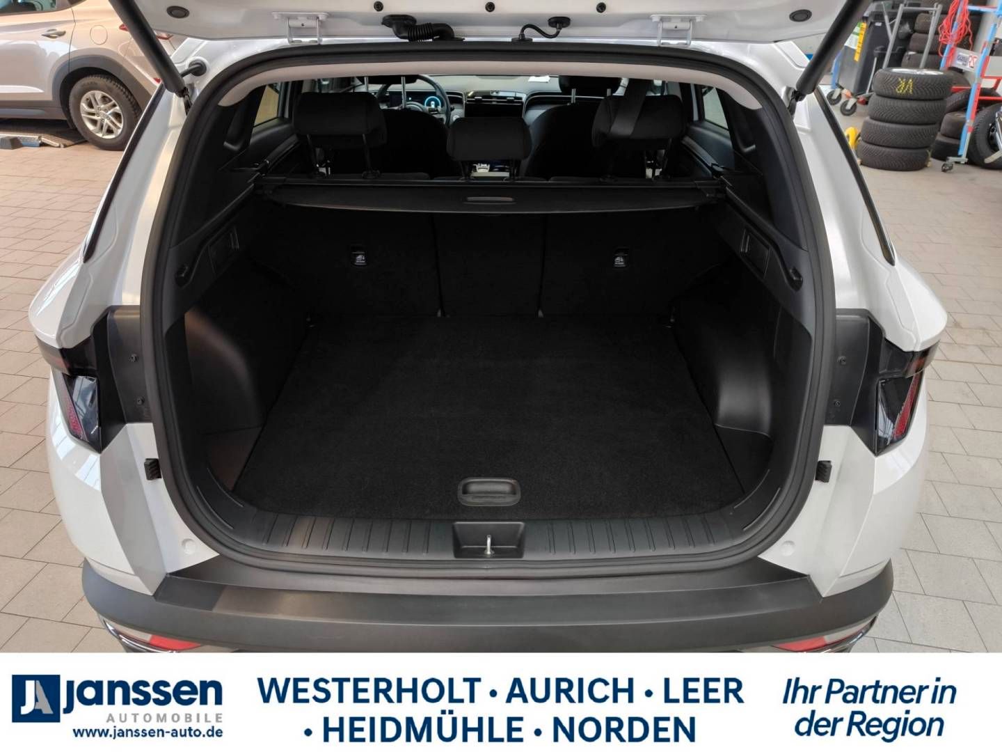 Fahrzeugabbildung Hyundai TUCSON Hybrid TREND/Automatik/Navi/PDC/Rückfahrk