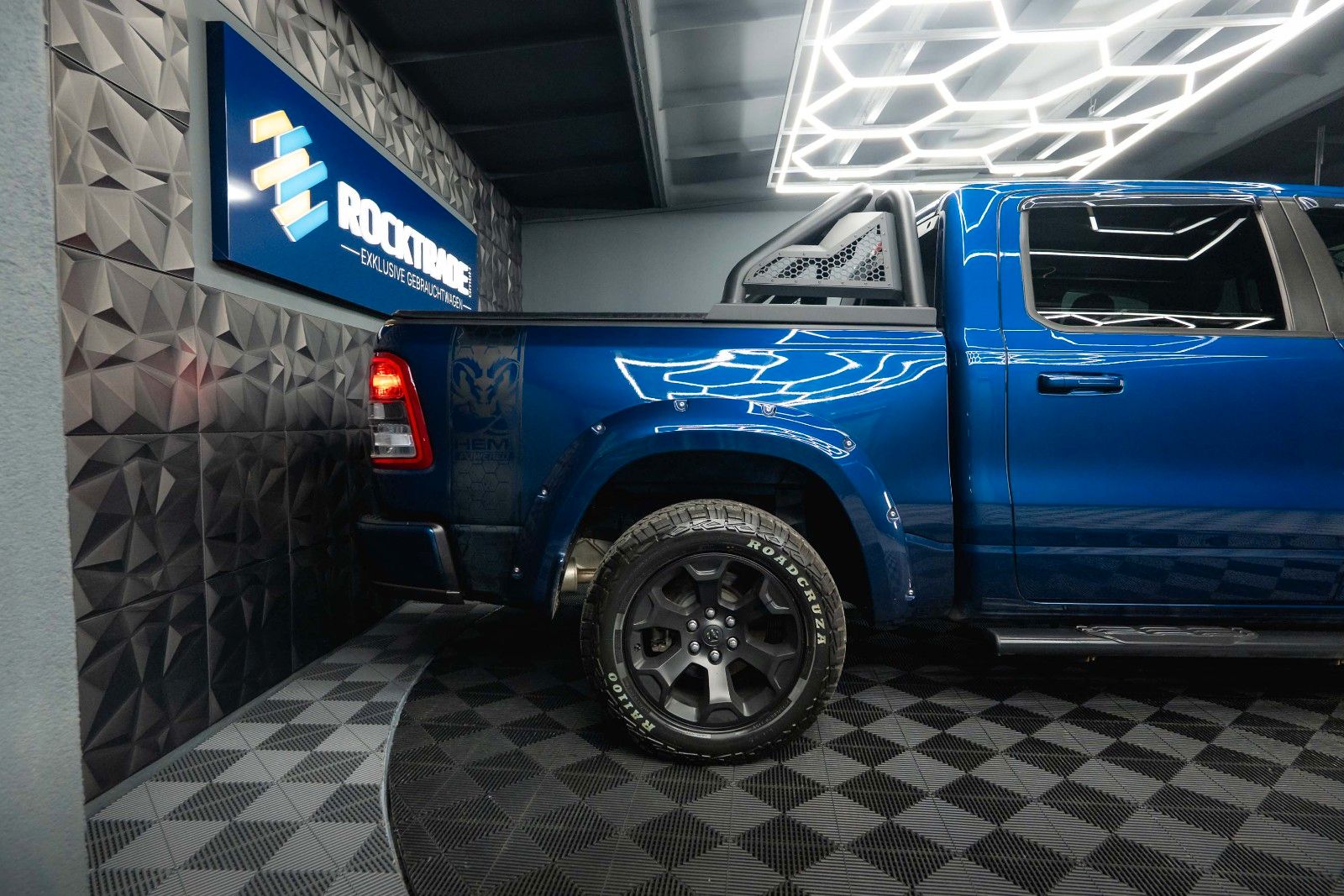 Fahrzeugabbildung Dodge RAM 5.7 V8 HEMI 4x4 OFFROAD Night-Paket *LED*
